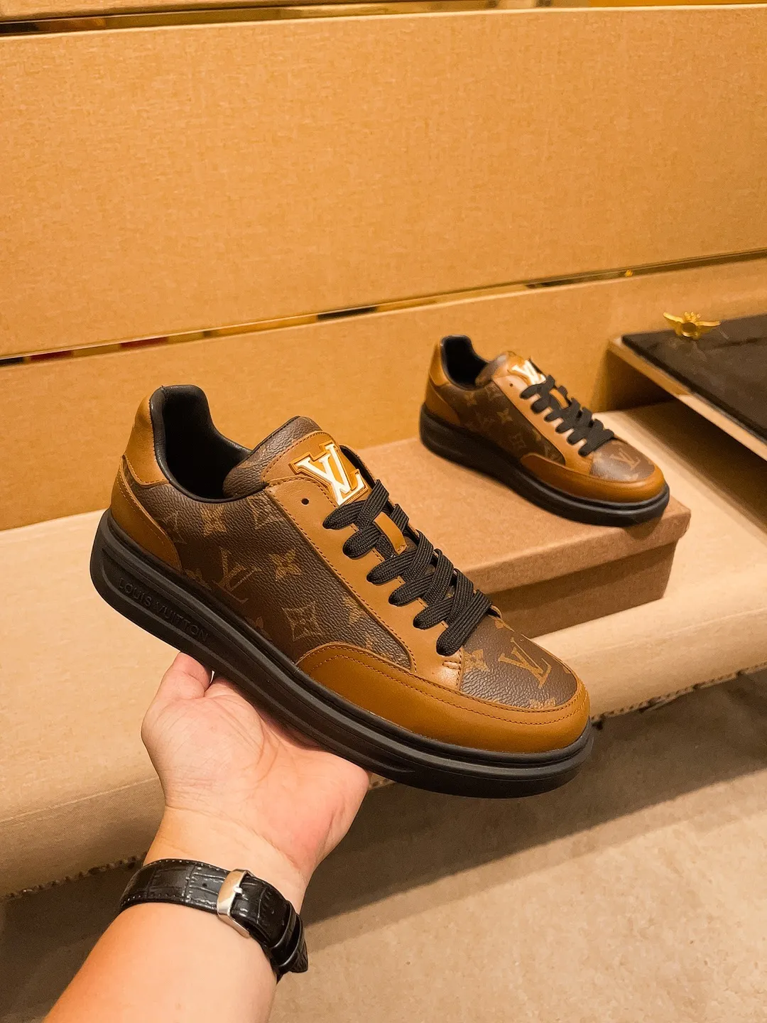 Men's shoes 💰 400💰【 LV 】🔥 Louis Vuitton, high-end men's shoes brand, official website 1:1 latest masterpiece: the upper is made of first-layer cowhide imported from Italy with a comfortable and breathable lining➕original non-slip and wear-resistant outsole🔥, making walking more convenient and comfortable! An exclusive new model, a stunning work, a beautiful 1:1 replica [color] compared to the official quality! Create a fashionable personality to set off your uniqueness! A must-have for trendy men! Classic 🔥Size: 38-44 Color: 🔥 3⃣️colors available🔥.